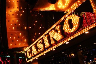 axl app showing live betting markets and live casino tables